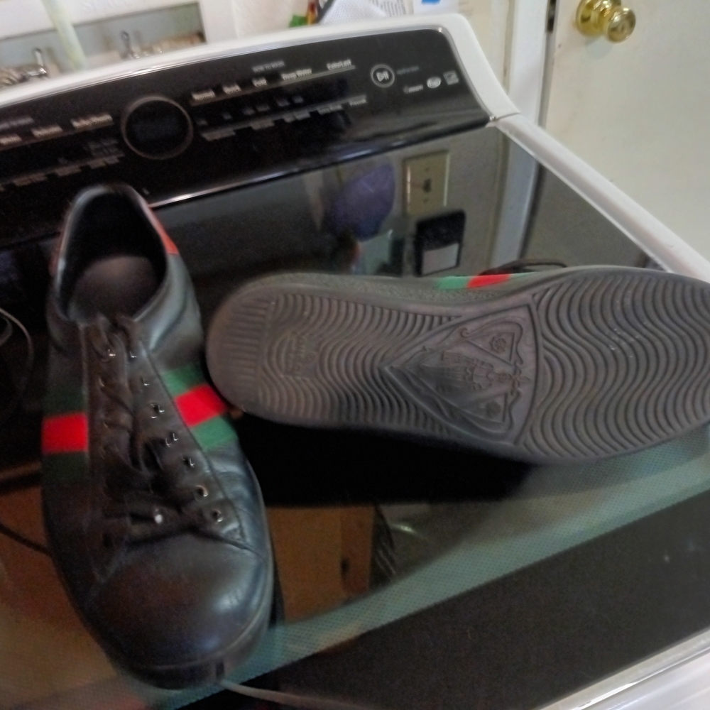 Gucci Black Sneakers with Green and Red Accents - Picture 4 of 11